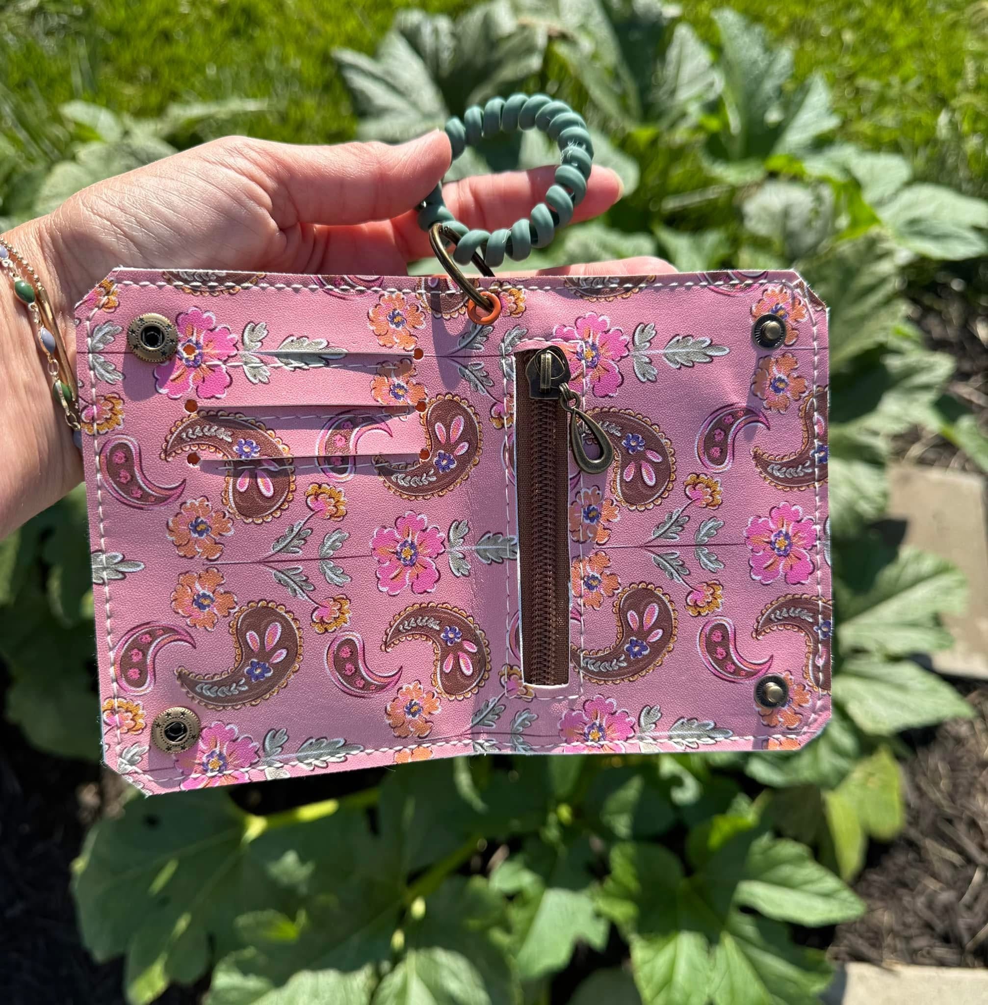 Brooke Bifold Wallet PDF Sewing Pattern (Includes SVGs, and Video ...